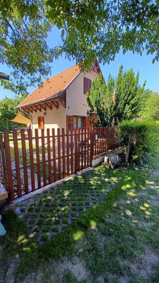 Relax Ii. Vendeghaz Villa Dunapataj Ngoại thất bức ảnh
